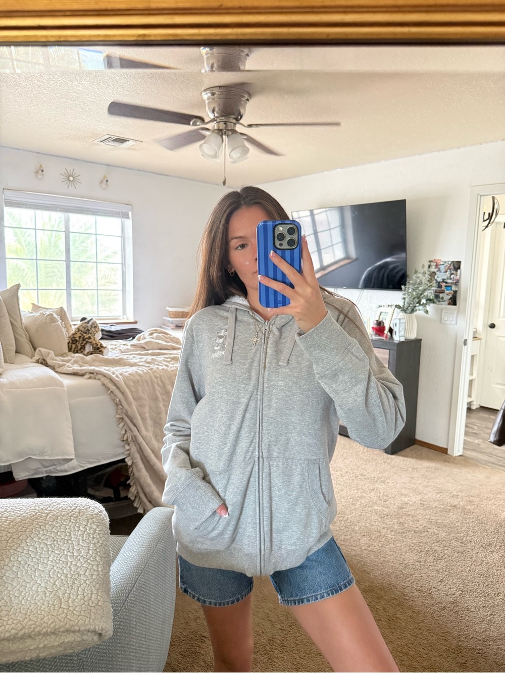 Light Gray Women's Disneyland Zip-Up Hoodie - Casual Everyday Sweatshirt